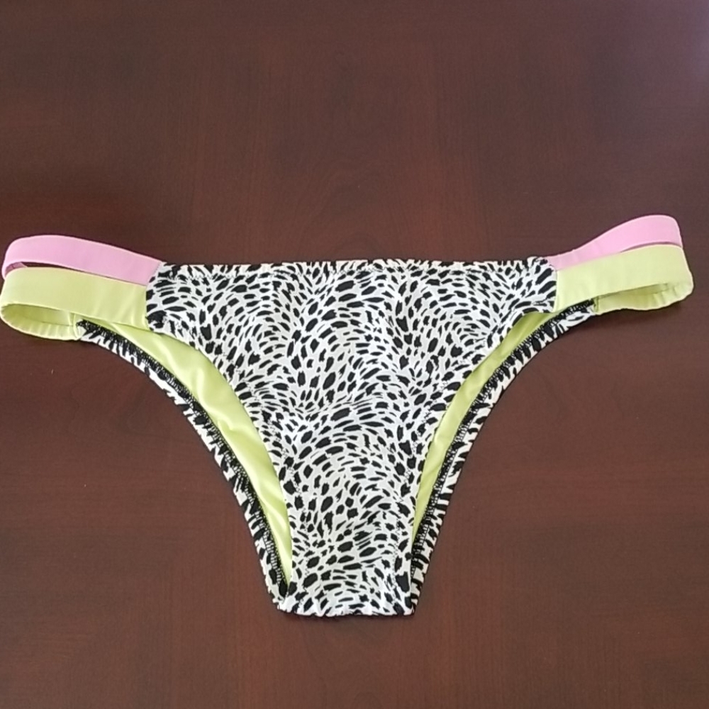 SHADE & SHORE SWIM BOTTOMS SIZE L